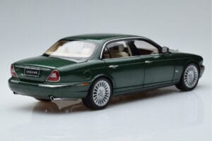 Jaguar XJ6 X350 Racing Groen Almost Real 1:18 810502 Metaal — afbeelding 3 van 13
