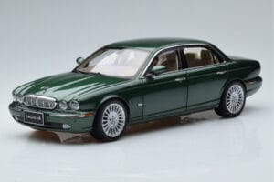 Jaguar XJ6 X350 Racing Groen Almost Real 1:18 810502