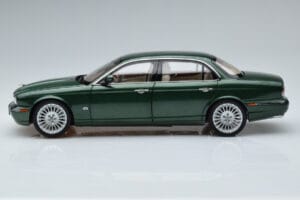 Jaguar XJ6 X350 Racing Groen Almost Real 1:18 810502 Metaal — afbeelding 5 van 13