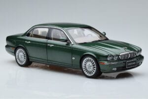 Jaguar XJ6 X350 Racing Groen Almost Real 1:18 810502 Metaal — afbeelding 6 van 13