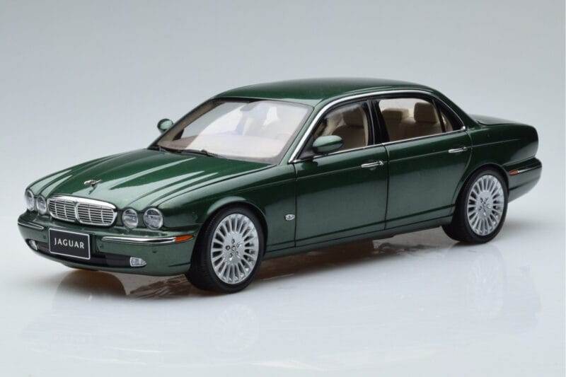 Jaguar XJ6 X350 Racing Groen Almost Real 1:18 810502