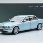 Jaguar XJ6 X350 Seafrost Lichtblauw Almost Real 1:18 - image 11 of 11
