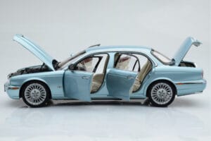 Jaguar XJ6 X350 Seafrost Lichtblauw Almost Real 1:18 810503 Metaal — afbeelding 5 van 11