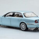 Jaguar XJ6 X350 Seafrost Lichtblauw Almost Real 1:18 - image 8 of 11