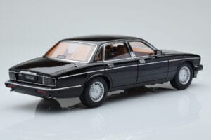 Jaguar XJ6 XJ40 Ebony Zwart Almost Real 1:18 810543 Metaal — afbeelding 3 van 11