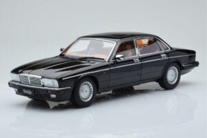 Jaguar XJ6 XJ40 Ebony Zwart Almost Real 1:18 810543