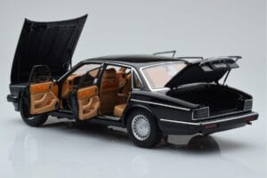 Jaguar XJ6 XJ40 Ebony Zwart Almost Real 1:18 810543 Metaal — afbeelding 5 van 11