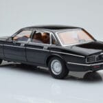 Jaguar XJ6 XJ40 Ebony Zwart Almost Real 1:18 - image 7 of 11