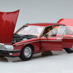 Jaguar XJ6 XJ40 Flamenco Rood Almost Real 1:18 - image 2 of 11