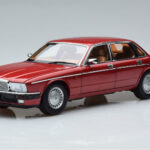 Jaguar XJ6 XJ40 Flamenco Rood Almost Real 1:18