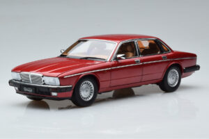 Jaguar XJ6 XJ40 Flamenco Rood Almost Real 1:18