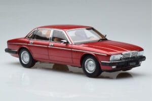 Jaguar XJ6 XJ40 Flamenco Rood Almost Real 1:18 810541 Metaal — afbeelding 6 van 11