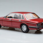 Jaguar XJ6 XJ40 Flamenco Rood Almost Real 1:18 - image 7 of 11