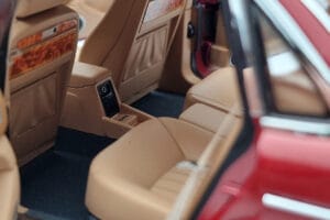 Jaguar XJ6 XJ40 Flamenco Rood Almost Real 1:18 810541 Metaal — afbeelding 10 van 11