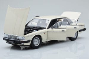 Jaguar XJ6 XJ40 Glacier Wit Almost Real 1:18 810542 Metaal — afbeelding 2 van 11