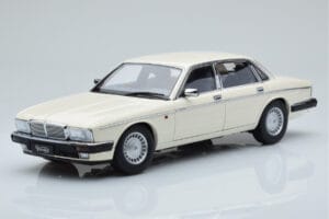 Jaguar XJ6 XJ40 Glacier Wit Almost Real 1:18 810542