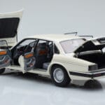 Jaguar XJ6 XJ40 Glacier Wit Almost Real 1:18 - image 5 of 11