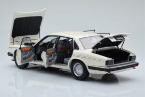 Jaguar XJ6 XJ40 Glacier Wit Almost Real 1:18 810542 Metaal — afbeelding 5 van 11