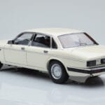 Jaguar XJ6 XJ40 Glacier Wit Almost Real 1:18 - image 7 of 11