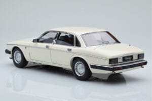 Jaguar XJ6 XJ40 Glacier Wit Almost Real 1:18 810542 Metaal — afbeelding 7 van 11