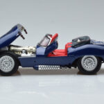 Jaguar XKSS Blauw AUTOart 1:18 - image 4 of 9