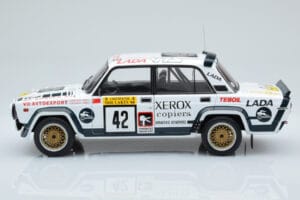 Lada 2105 VFTS #42 S. Brundza Rally 1000 Lakes 1984 IXO 1:18 18RMC146 Metaal — afbeelding 3 van 6