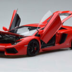 Lamborghini Aventador LP700-4 Andromeda Rood AUTOart 1:18 - image 2 of 10