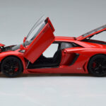 Lamborghini Aventador LP700-4 Andromeda Rood AUTOart 1:18 - image 4 of 10
