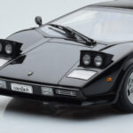 Lamborghini Countach LP5000S Zwart AUTOart 1:18 - image 8 of 10