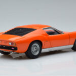 Lamborghini Miura SV Oranje AUTOart 1:18 - image 3 of 8