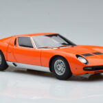 Lamborghini Miura SV Oranje AUTOart 1:18 - image 6 of 8