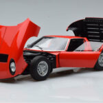 Lamborghini Miura SV Rood AUTOart 1:18 - image 2 of 8