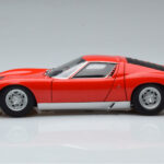 Lamborghini Miura SV Rood AUTOart 1:18 - image 5 of 8
