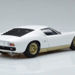 Lamborghini Miura SV Wit AUTOart 1:18 - image 3 of 8