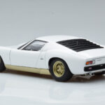Lamborghini Miura SV Wit AUTOart 1:18 - image 7 of 8