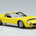 Lamborghini Miura SV Geel Kyosho 1:18 - image 6 of 11