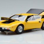Lamborghini Urraco Geel Kyosho 1:18 - image 2 of 10
