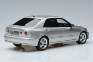 Lexus IS200 XE10 Zilver Otto 1:18 OT991 Hars — afbeelding 2 van 6