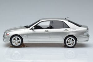Lexus IS200 XE10 Zilver Otto 1:18 OT991 Hars — afbeelding 3 van 6