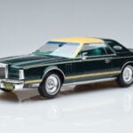 Lincoln Continental Mark V Donkergroen MCG 1:18 MCG18404 Metaal