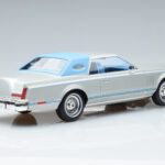 Lincoln Continental Mark V Zilver MCG 1:18 - image 2 of 6