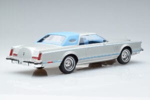 Lincoln Continental Mark V Zilver MCG 1:18 MCG18403 Metaal — afbeelding 2 van 6