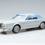 Lincoln Continental Mark V Zilver MCG 1:18