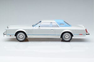 Lincoln Continental Mark V Zilver MCG 1:18 MCG18403 Metaal — afbeelding 3 van 6