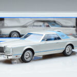 Lincoln Continental Mark V Zilver MCG 1:18 - image 6 of 6
