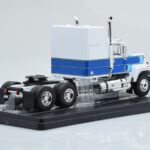 Mack Superliner Magnum Wit Blauw IXO 1:43 - image 2 of 6