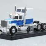 Mack Superliner Magnum Wit Blauw IXO 1:43