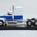Mack Superliner Magnum Wit Blauw IXO 1:43 - image 3 of 6