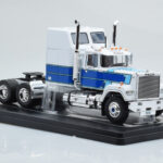 Mack Superliner Magnum Wit Blauw IXO 1:43 - image 4 of 6