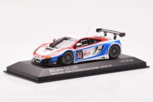 McLaren 12C GT3 #82 Russian Team A. Vasiliev / D. Vasiliauskas / M. Asmer / B. Spengler Spa 24 Hours 2014 Minichamps 1:43 437 — afbeelding 2 van 4